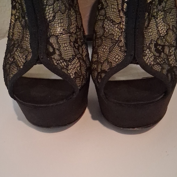Bebe Lacey Black & Cream Lace Peep-Toe Platform Heels - Picture 7 of 9